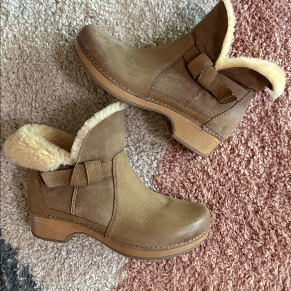 Dansko Bessie Shearling Clog Booties 39 - Picture 1 of 8